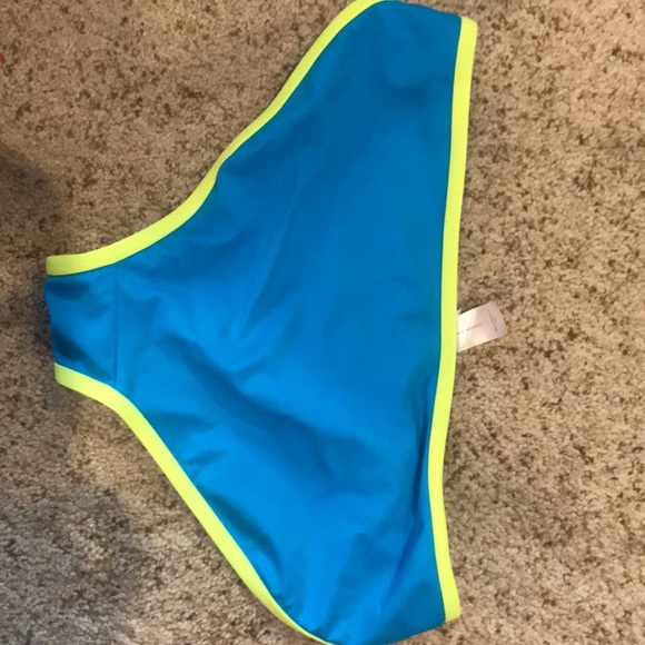 swim suit.has adjustable straps! - Picture 4 of 5